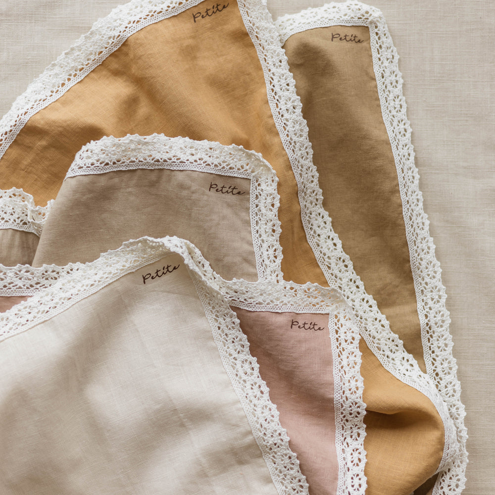 
                      
                        Linen swaddle / Lace
                      
                    