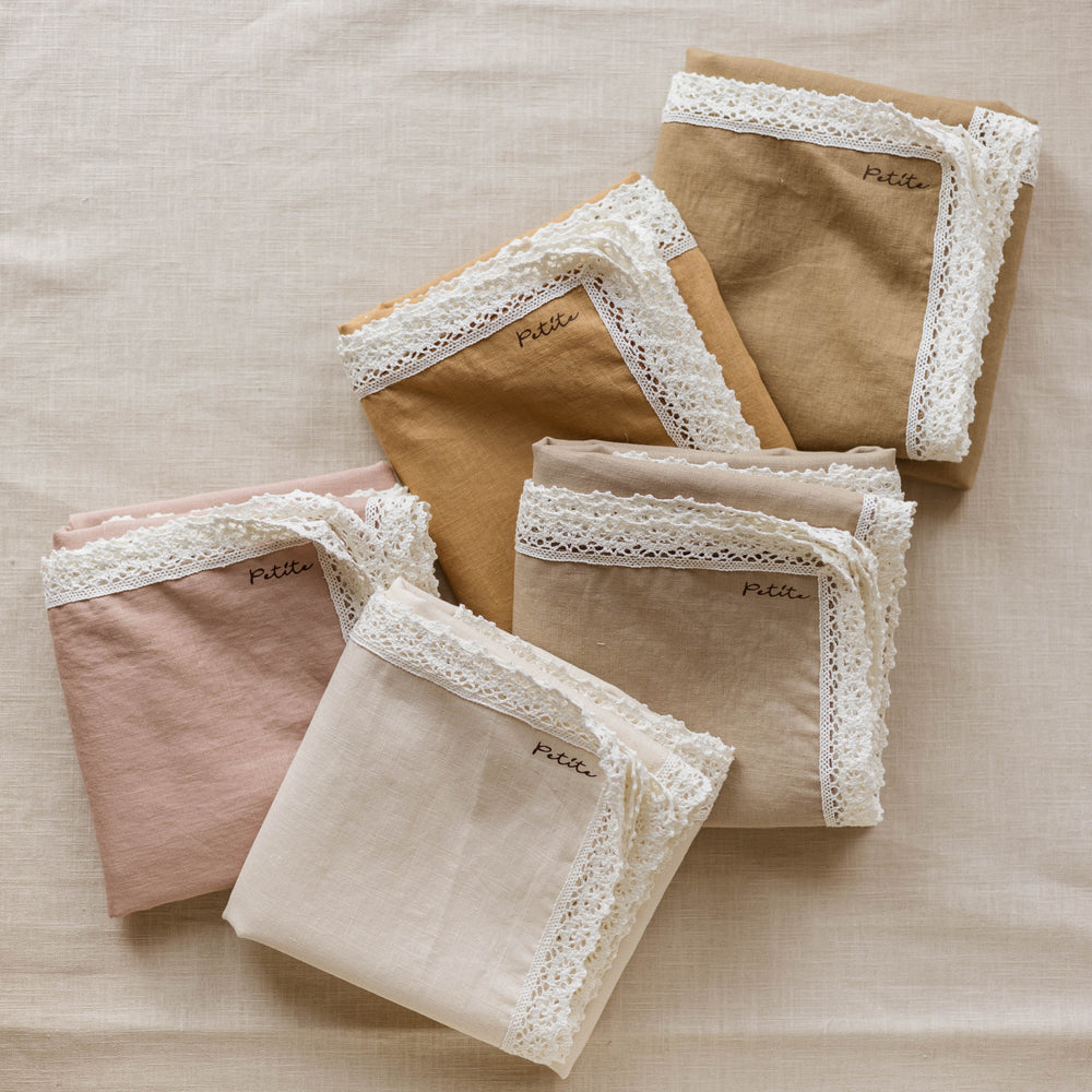 
                      
                        Linen swaddle / Lace
                      
                    