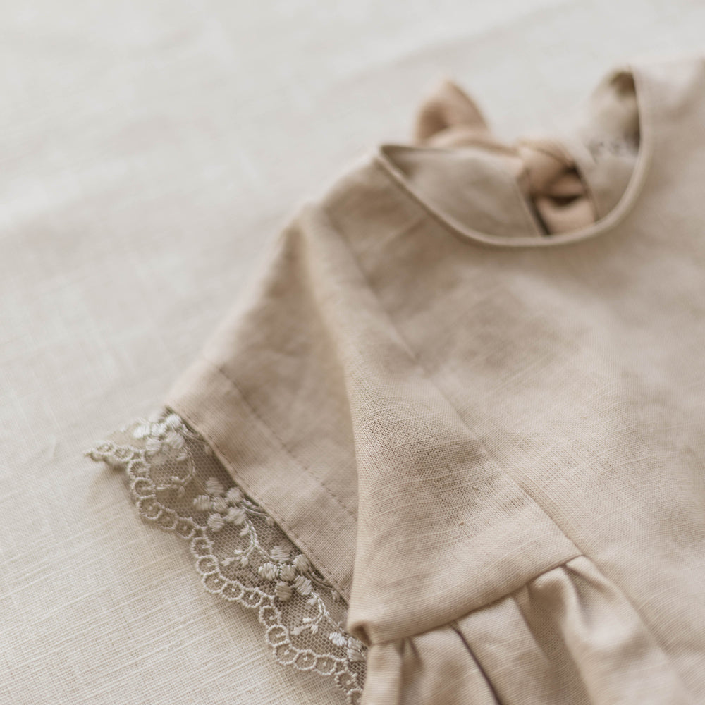 
                      
                        Malia dress / Linen + Lace / Beige
                      
                    