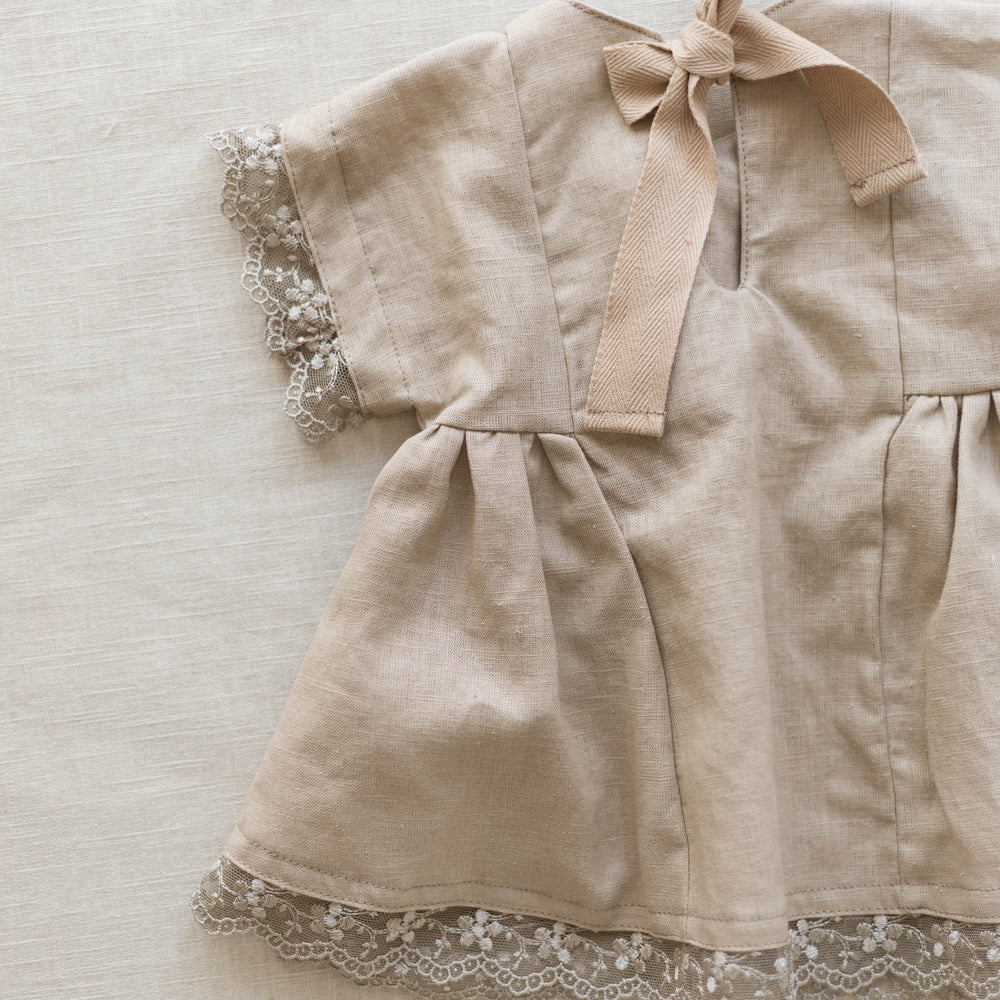 
                      
                        Malia dress / Linen + Lace / Beige
                      
                    