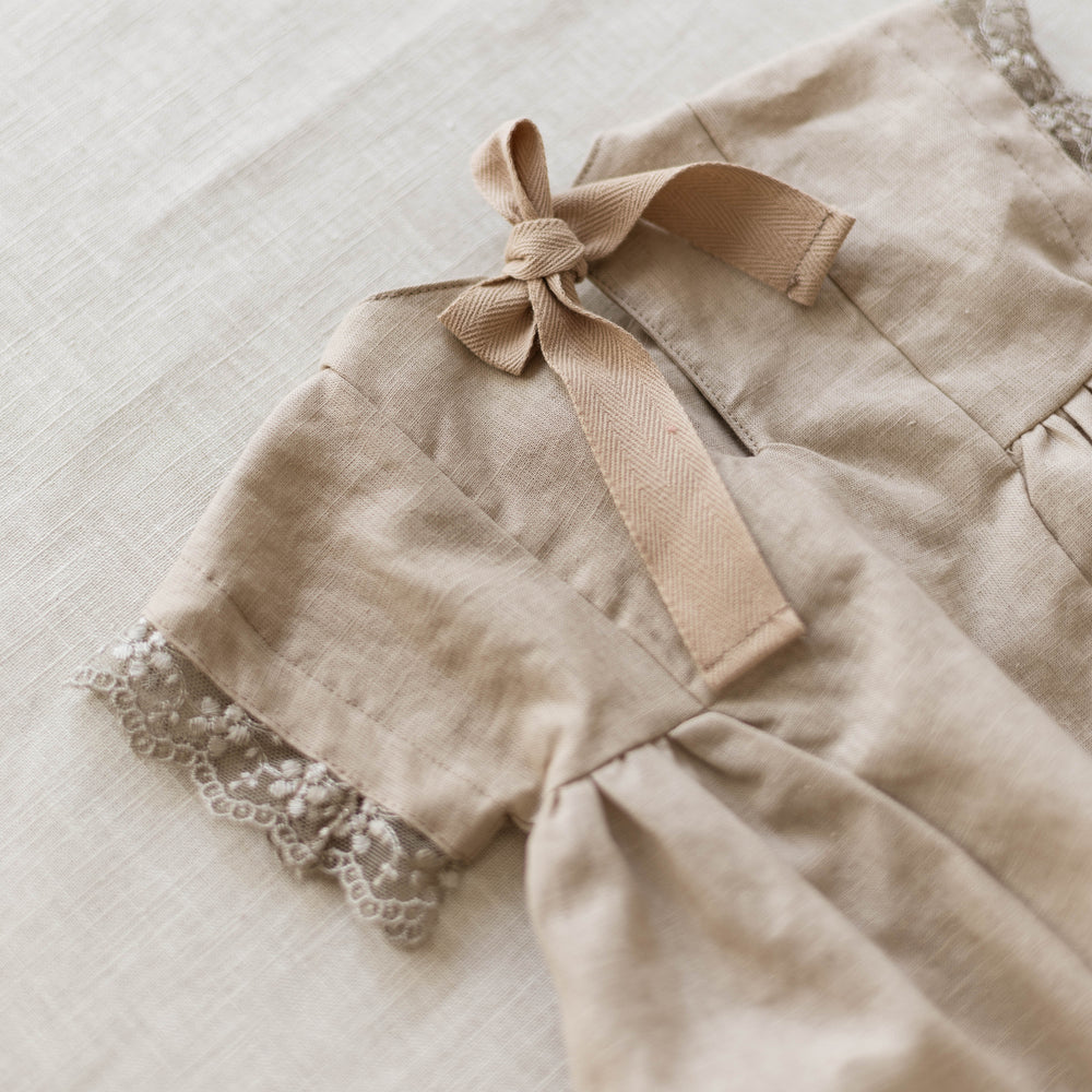 
                      
                        Malia dress / Linen + Lace / Beige
                      
                    