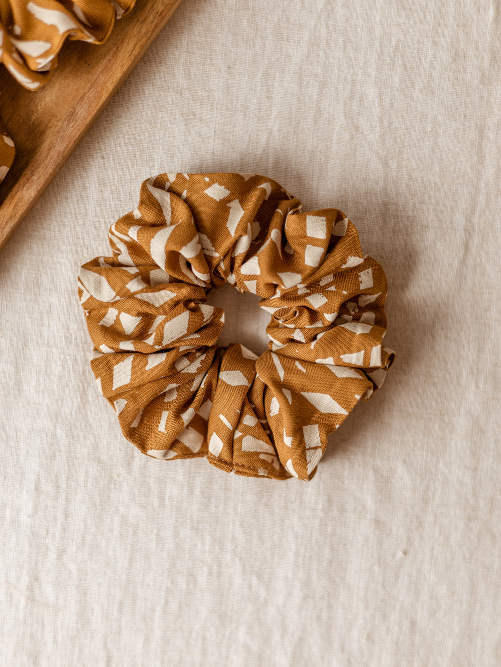 Wide Scrunchie / Floral Caramel