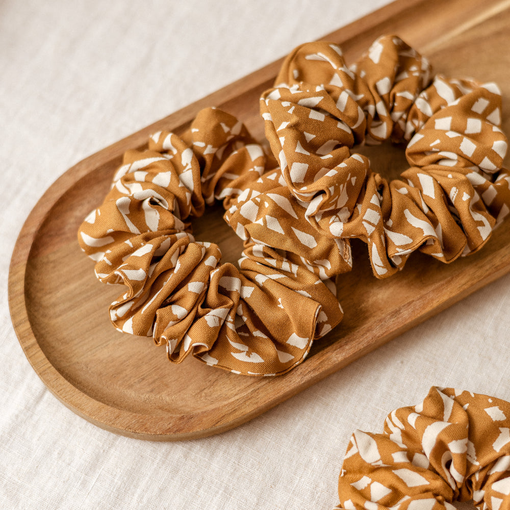 
                      
                        Wide Scrunchie / Floral Caramel
                      
                    