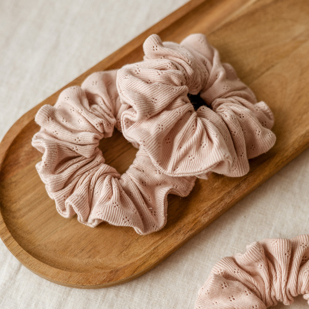 
                      
                        Wide Scrunchie / Blush Pointoille
                      
                    