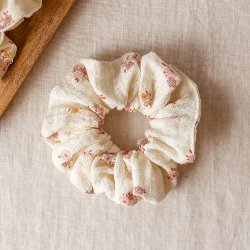 Wide Scrunchie / Vintage Floral Ecru