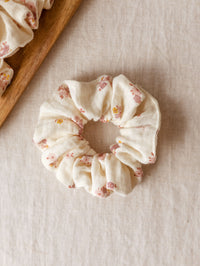 Wide Scrunchie / Vintage Floral Ecru