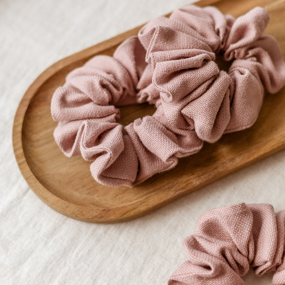 
                      
                        Wide Scrunchie / Blush Linen
                      
                    