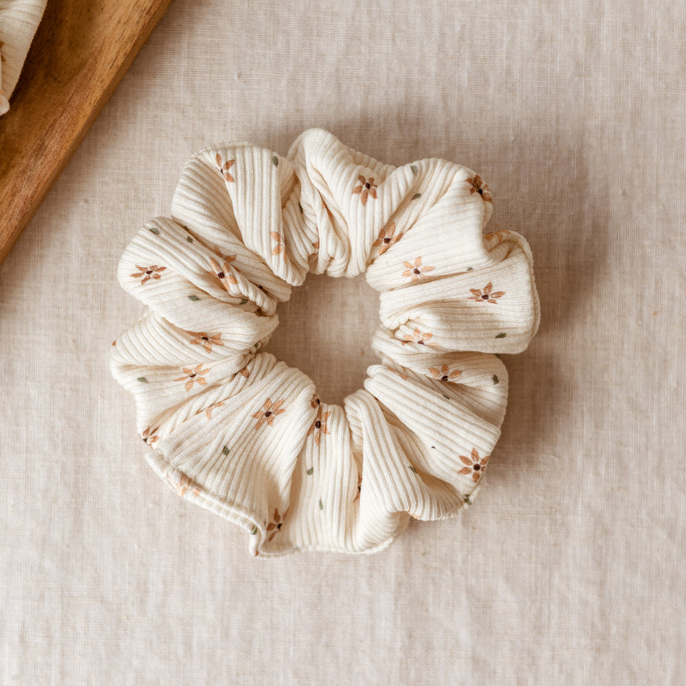 Wide Scrunchie / Tiny Floral Vanilla