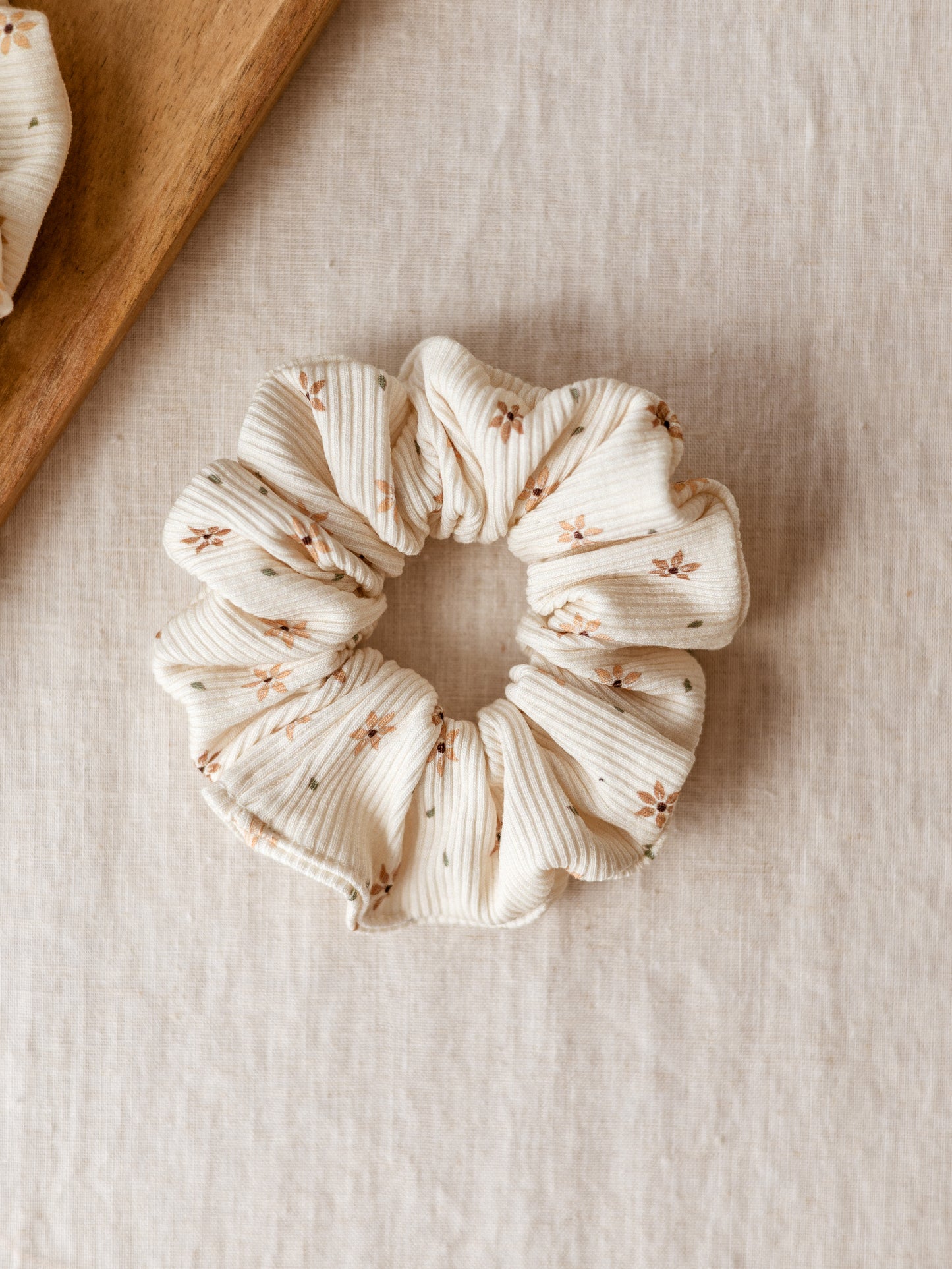 Wide Scrunchie / Tiny Floral Vanilla