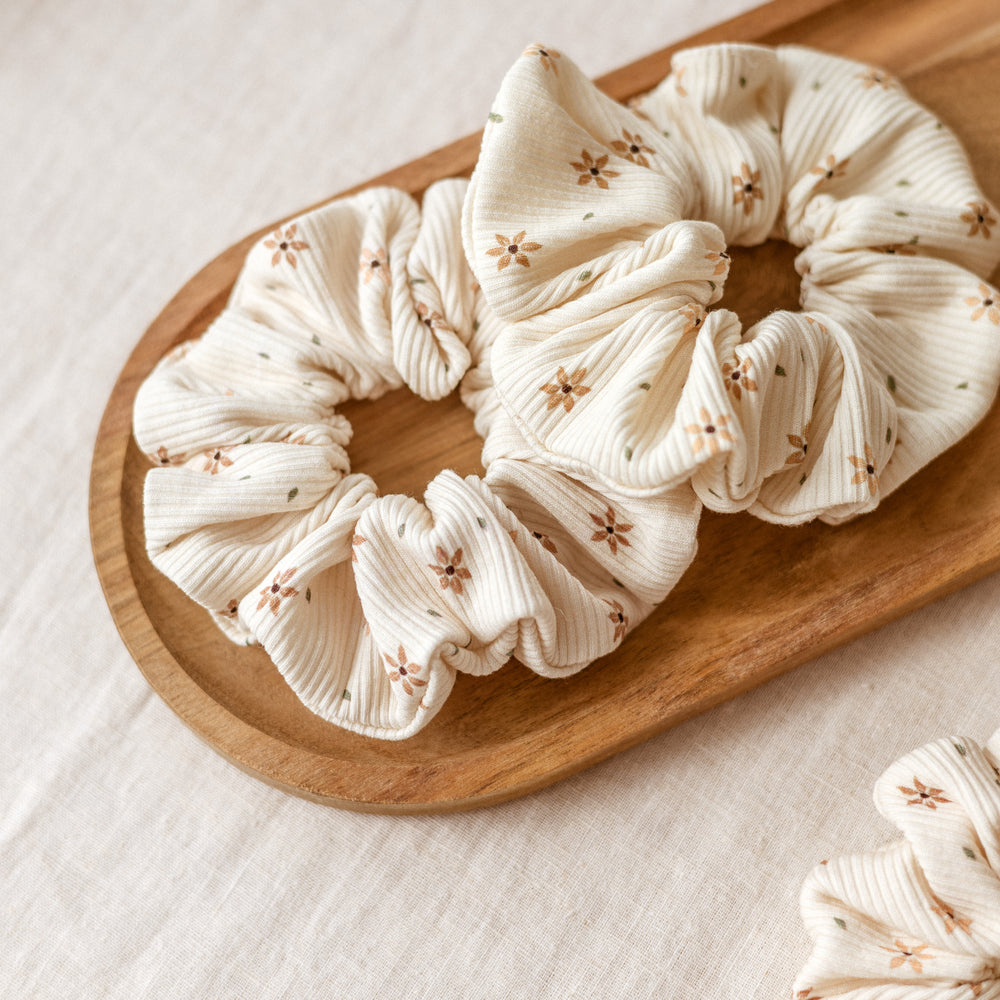 
                      
                        Wide Scrunchie / Tiny Floral Vanilla
                      
                    
