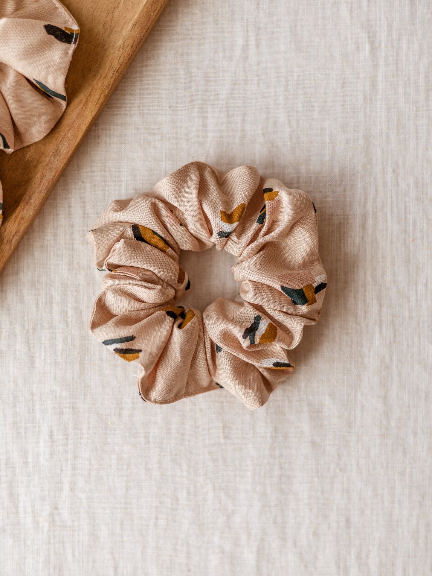 Wide Scrunchie / Powder Abstract