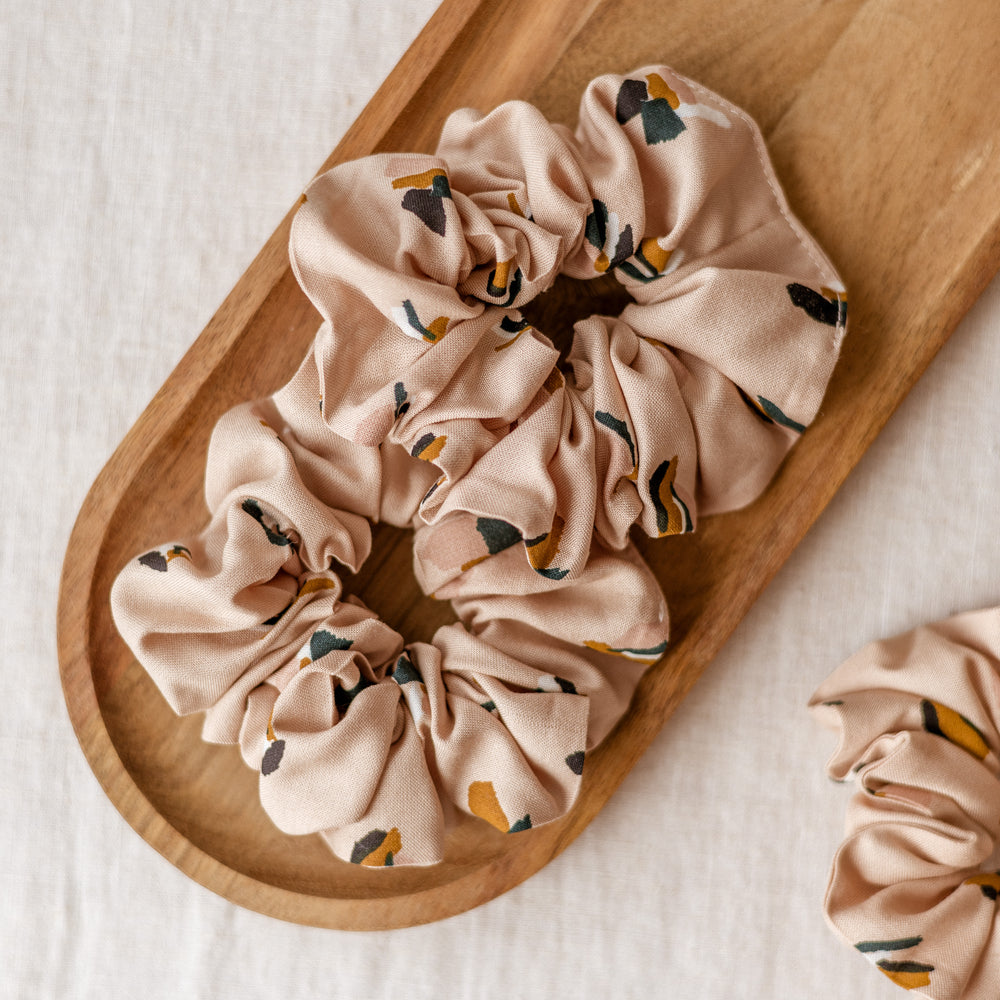 Wide Scrunchie / Powder Abstract