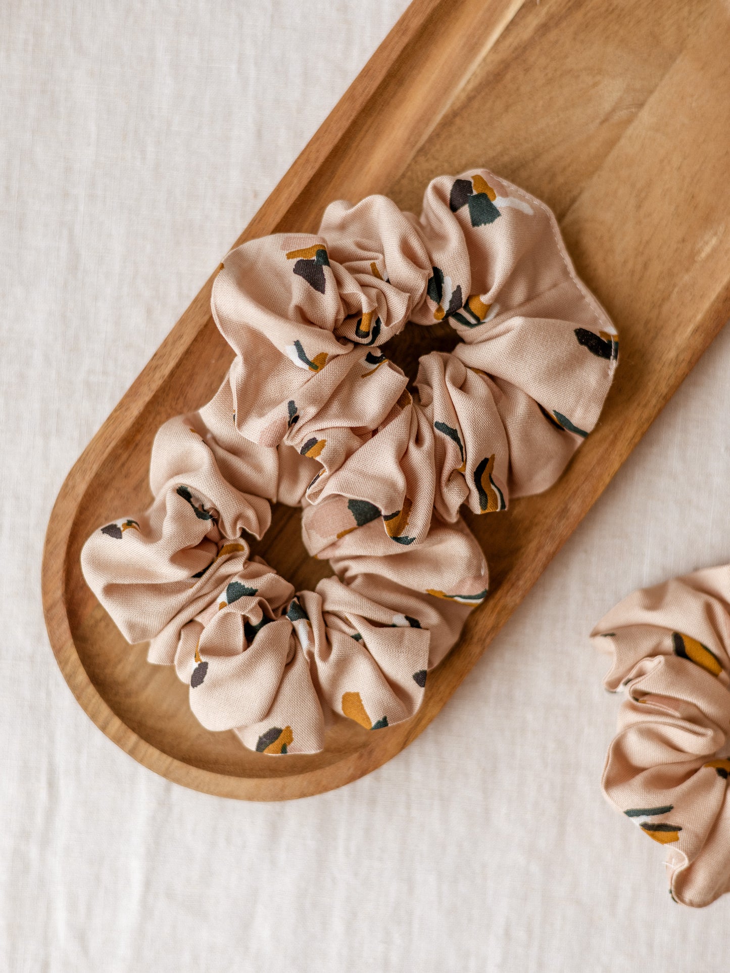 Wide Scrunchie / Powder Abstract