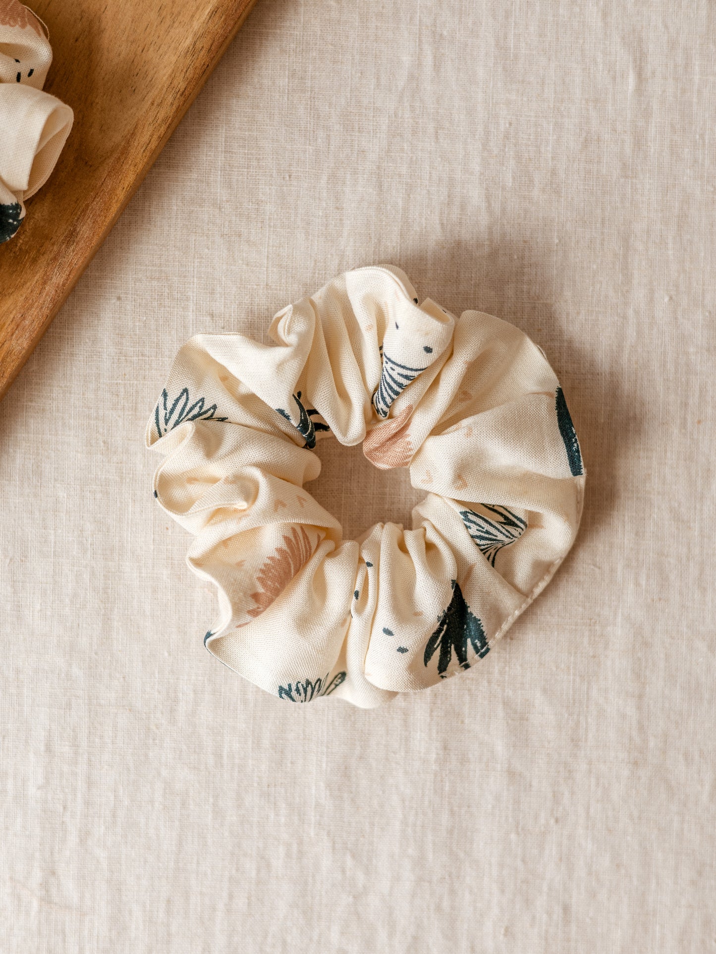 Wide Scrunchie / Palmetto Ivory