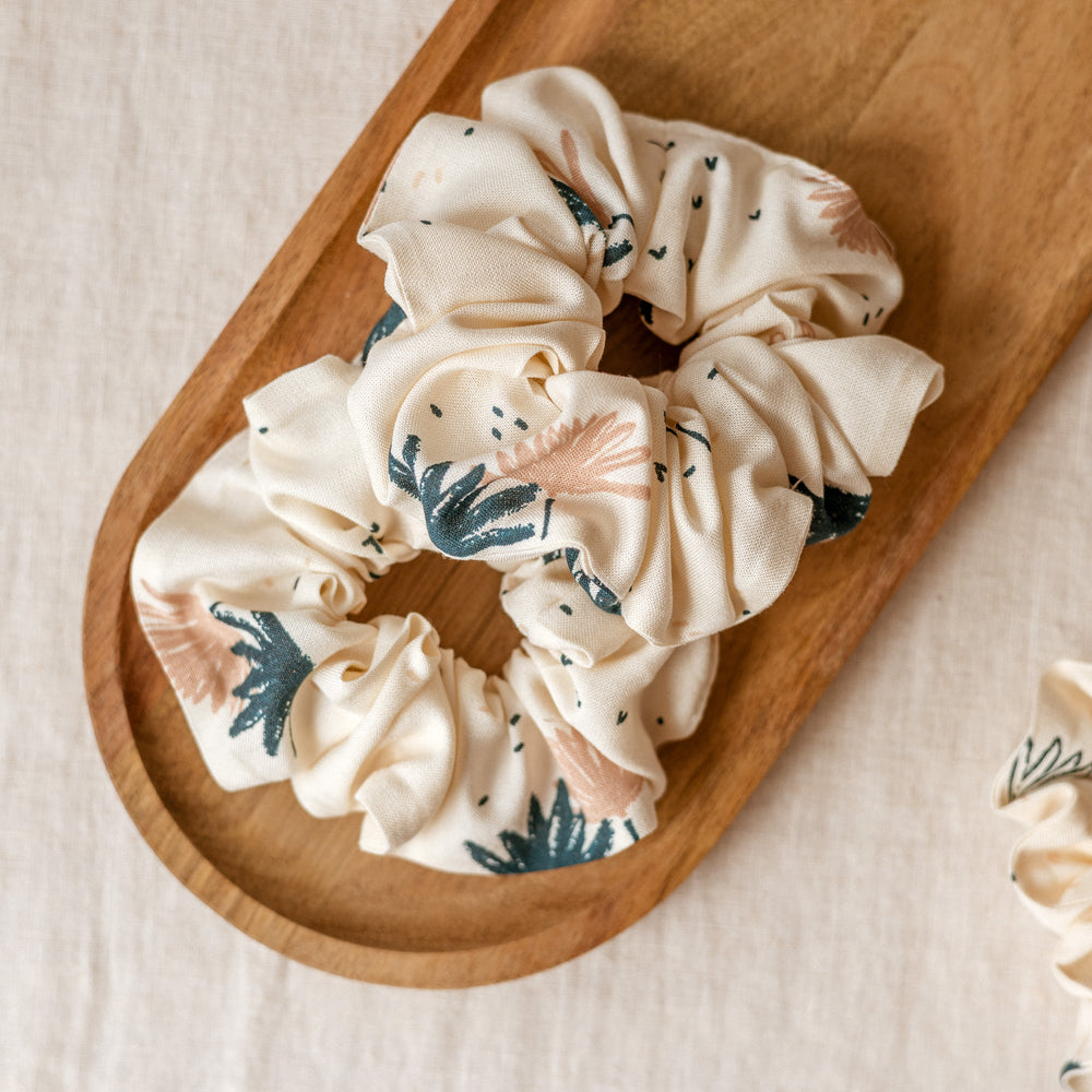Wide Scrunchie / Palmetto Ivory