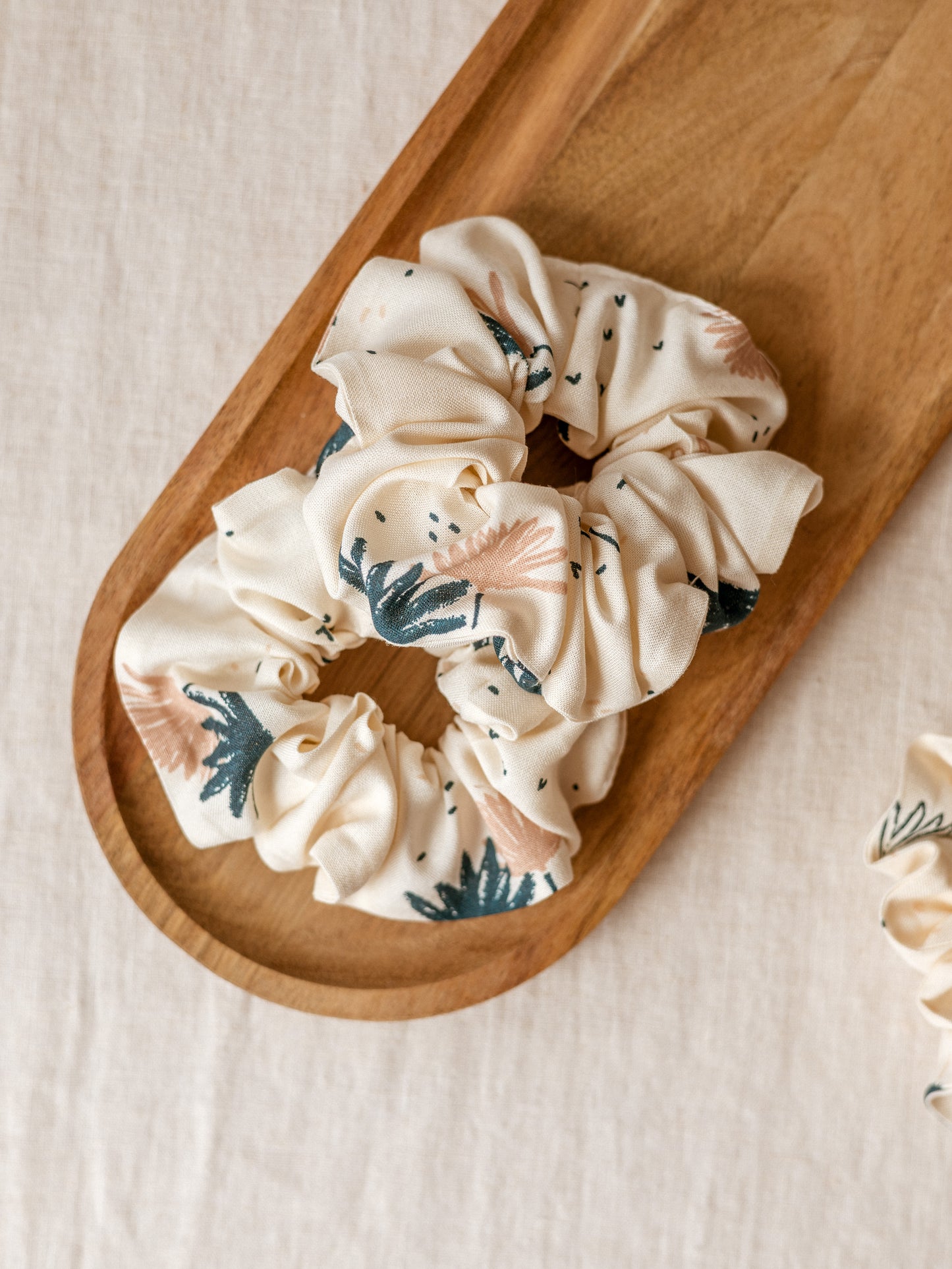 Wide Scrunchie / Palmetto Ivory