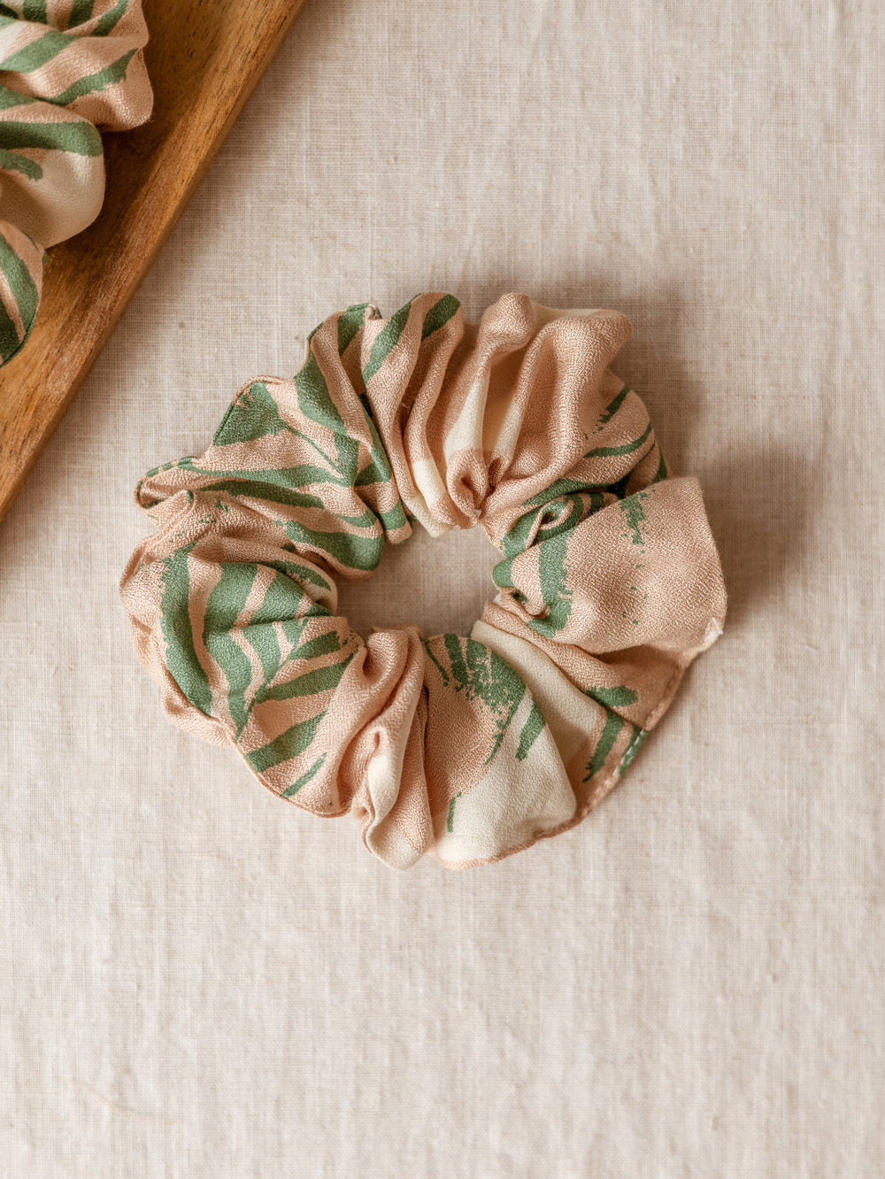 Wide Scrunchie / Olive & Powder Palms