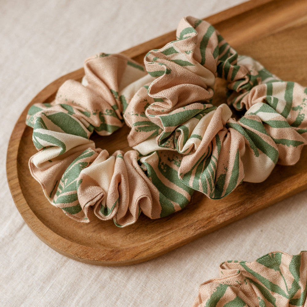
                      
                        Wide Scrunchie / Olive & Powder Palms
                      
                    