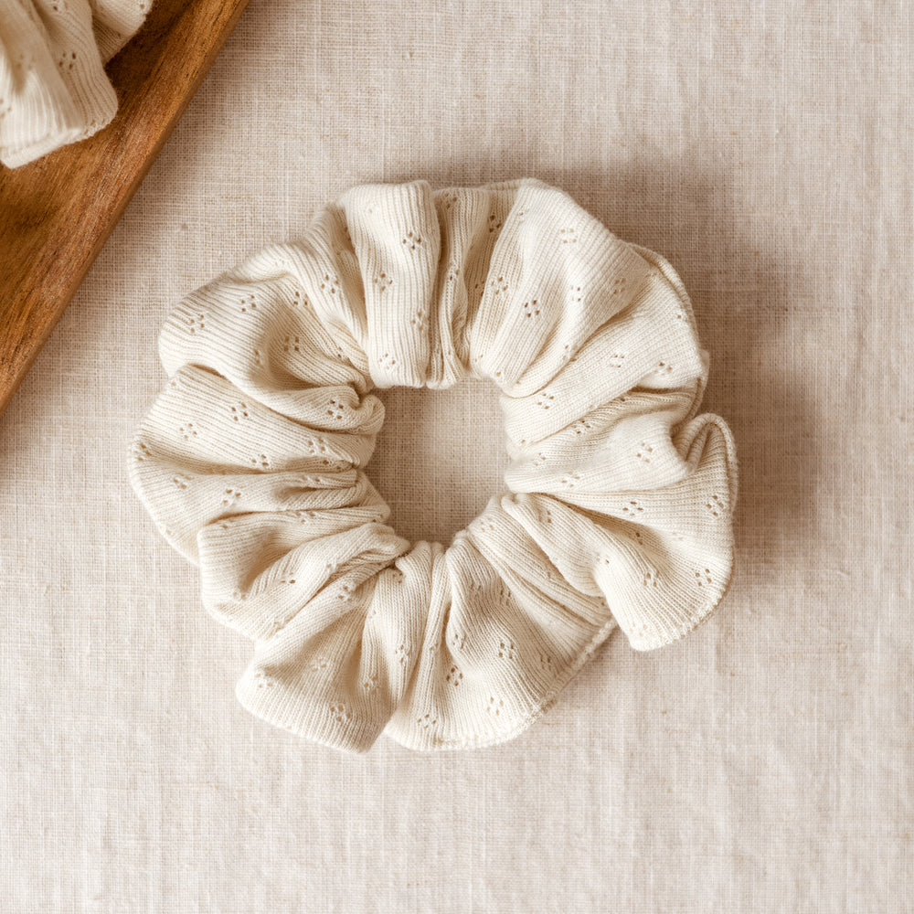 Wide Scrunchie / Milk Pointoille