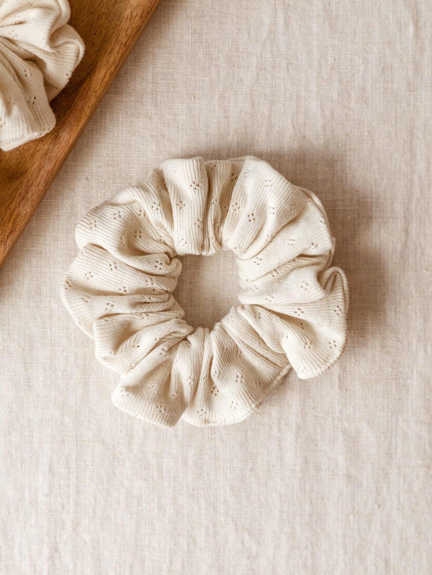Wide Scrunchie / Milk Pointoille