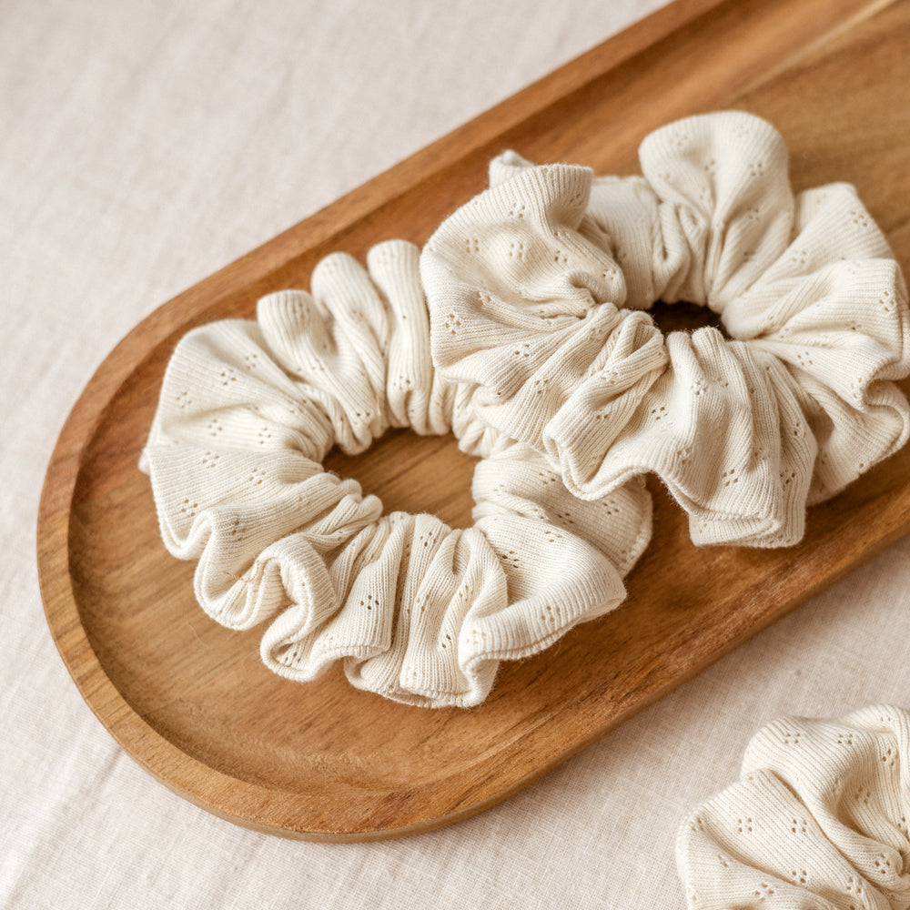 
                      
                        Wide Scrunchie / Milk Pointoille
                      
                    