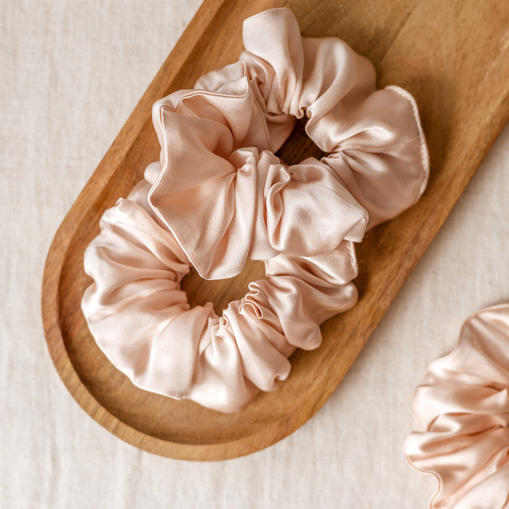 Wide Scrunchie / Silk - Blush