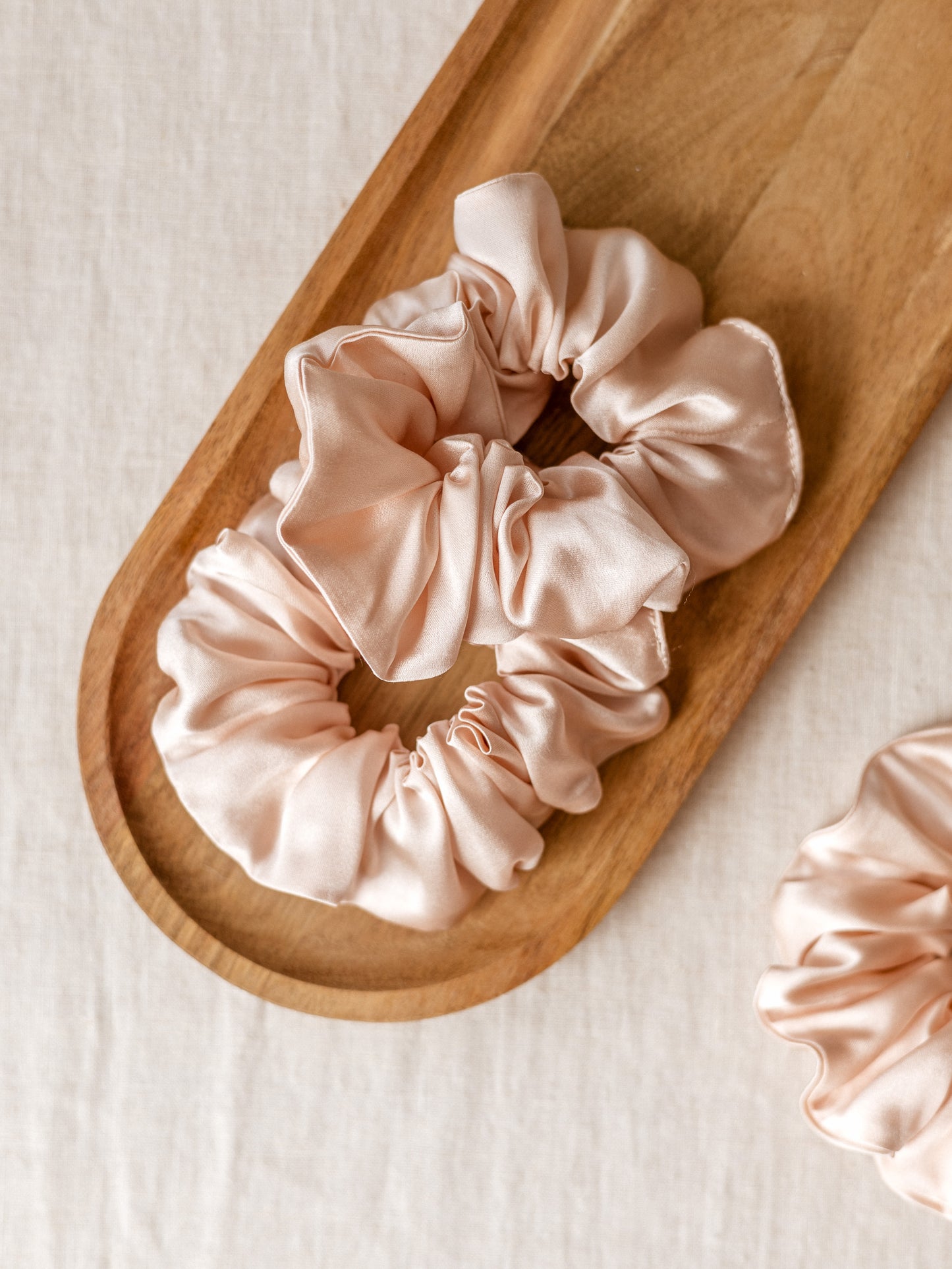 Wide Scrunchie / Silk - Blush