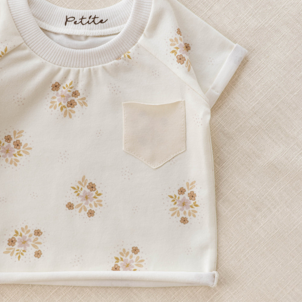 
                      
                        Baby t-shirt / Flowers & Dots
                      
                    