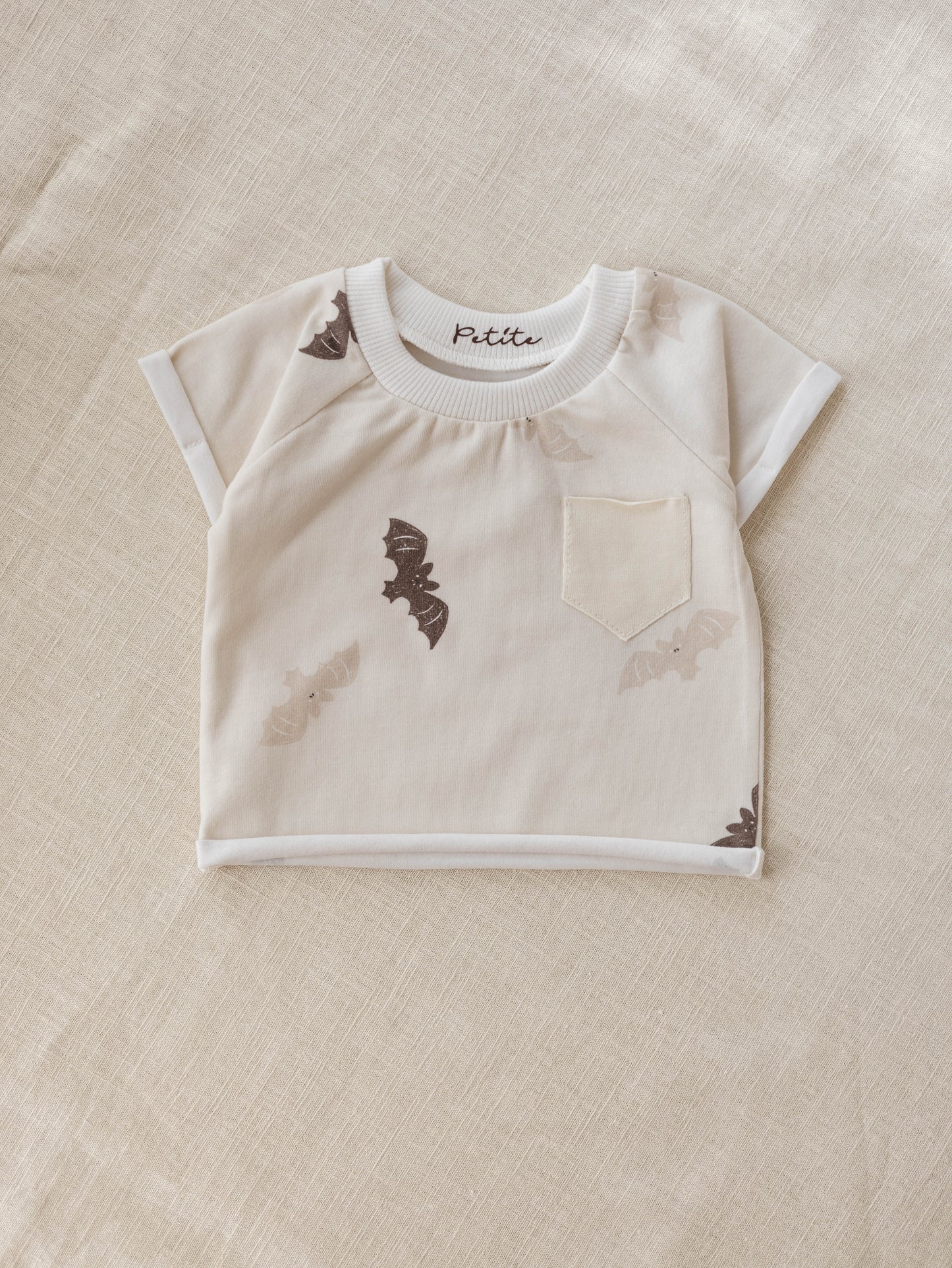 Baby t-shirt / beige bats