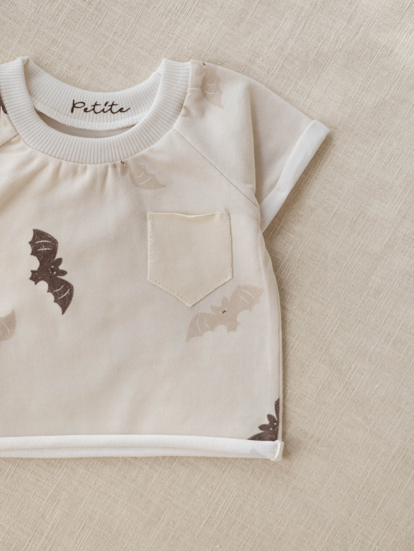 Baby t-shirt / beige bats