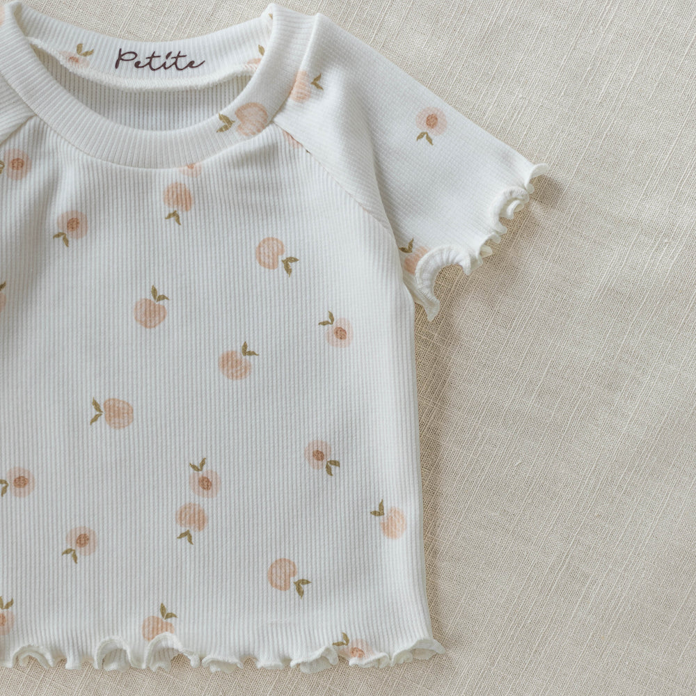 
                      
                        Baby t-shirt / sweet peaches
                      
                    