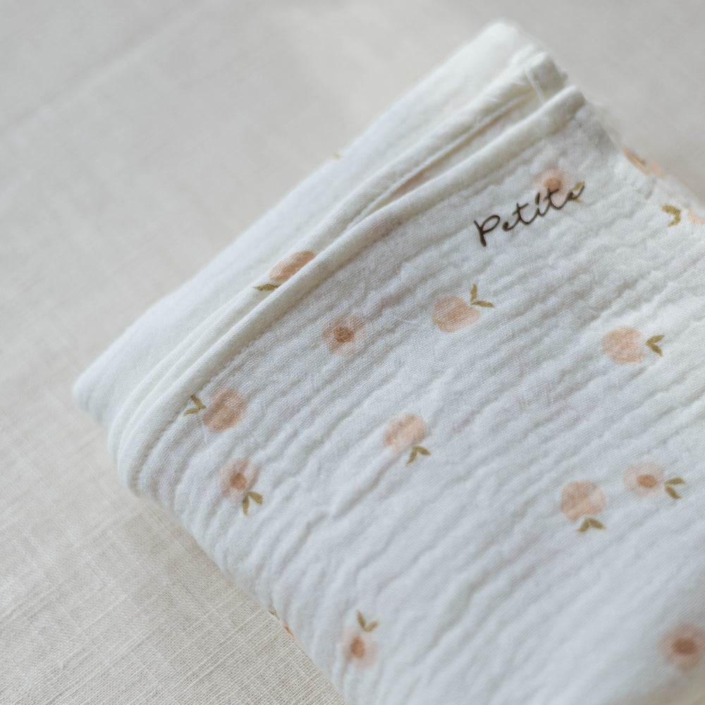 
                      
                        Baby swaddle / Sweet Peaches
                      
                    