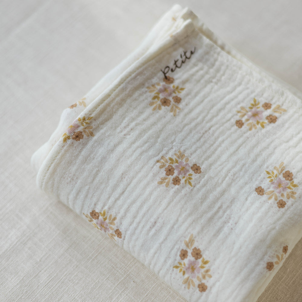 
                      
                        Baby swaddle / Flowers & dots
                      
                    