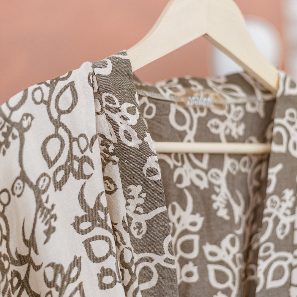 
                      
                        Robe  / Beige Floral
                      
                    