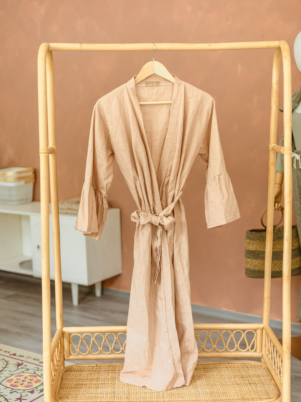 Linen ruffle robe / powder