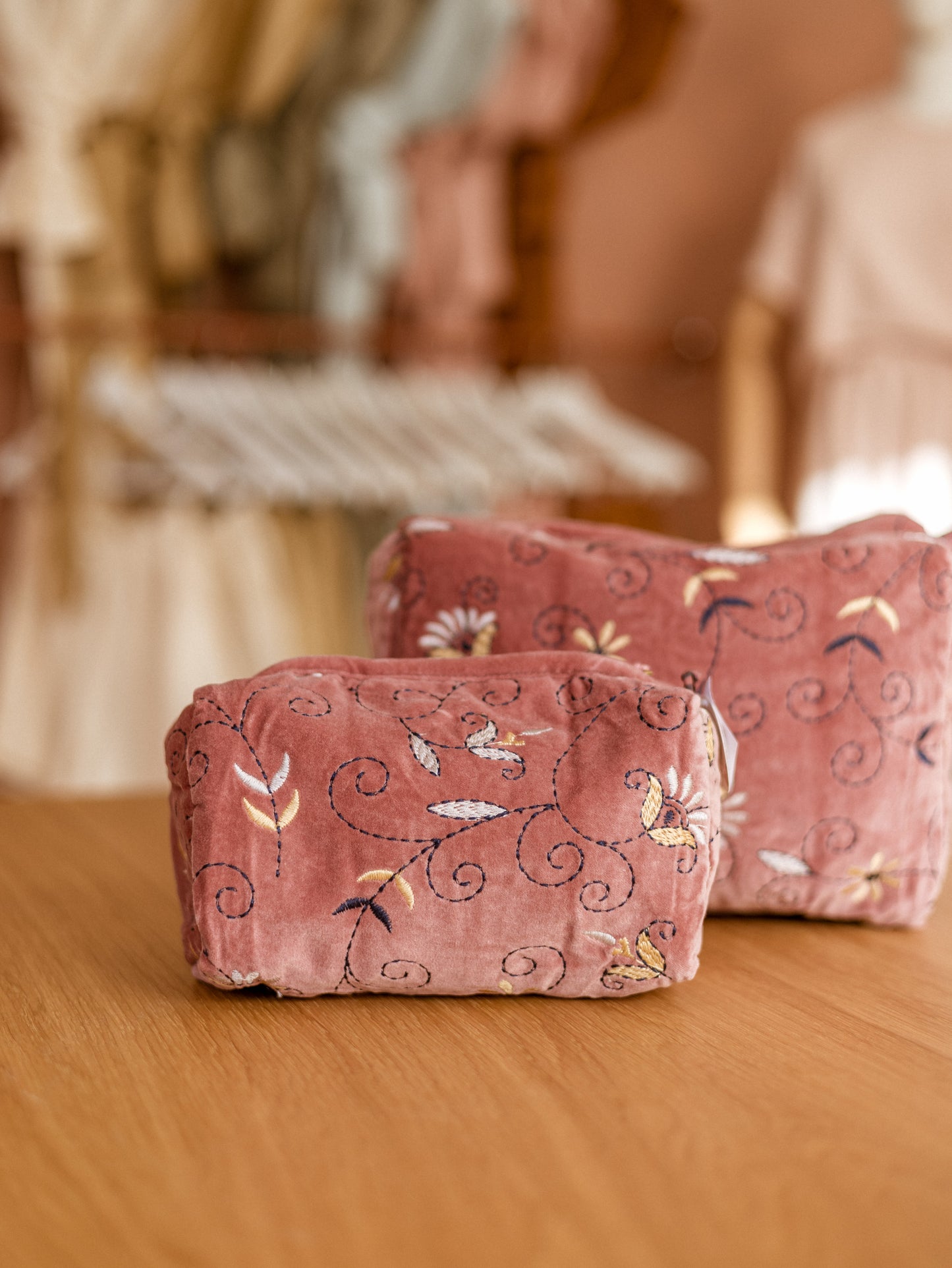 Makeup bag / Embroidered Dusty rose