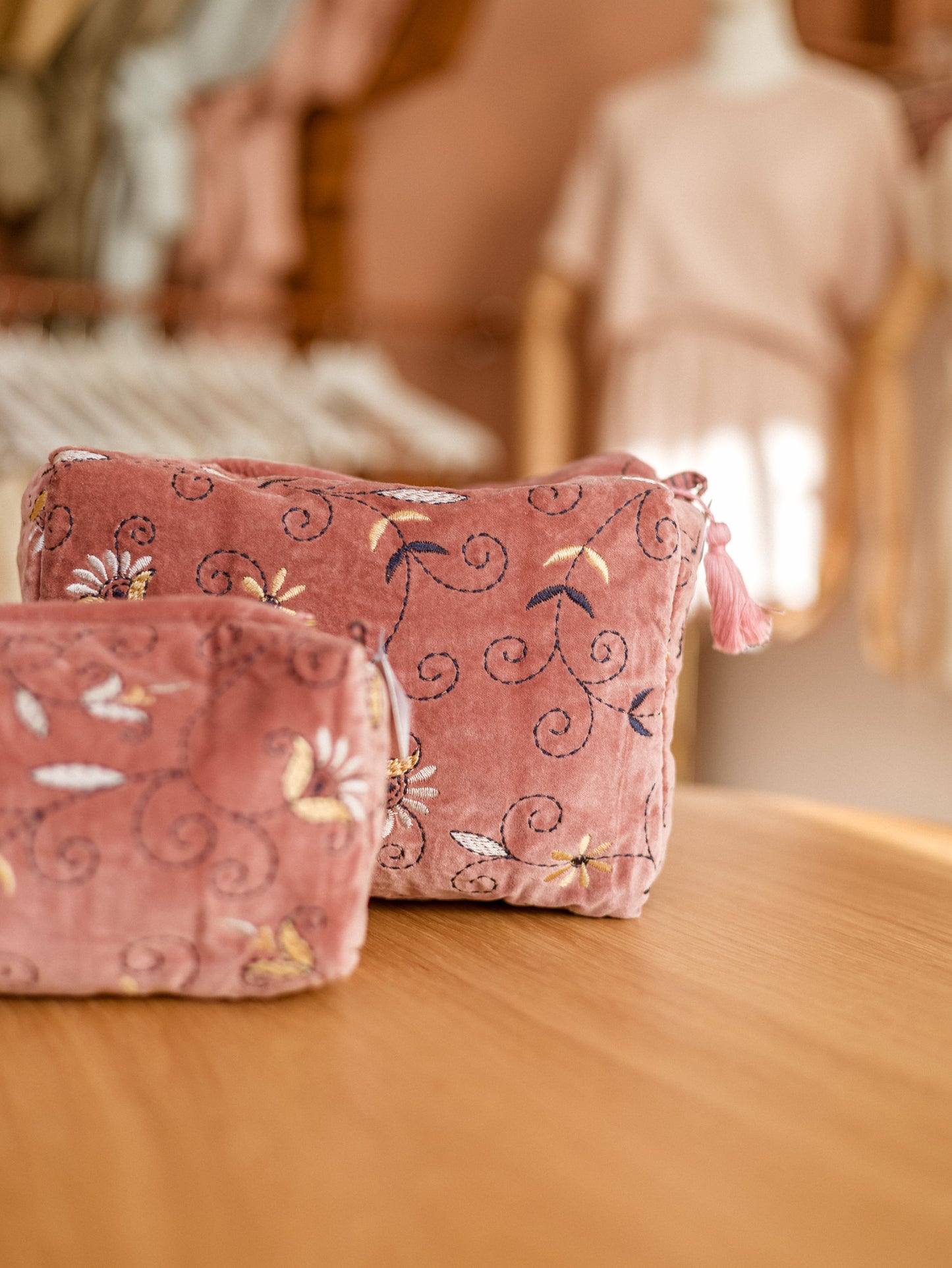 Makeup bag / Embroidered Dusty rose
