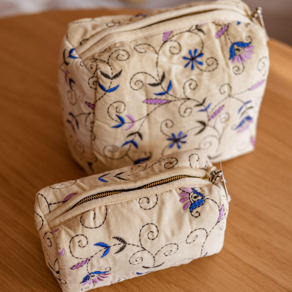 
                      
                        Makeup bag / Embroidered Ecru
                      
                    