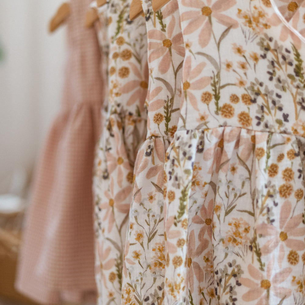 
                      
                        Aurelie obleka / Floral Muslin
                      
                    