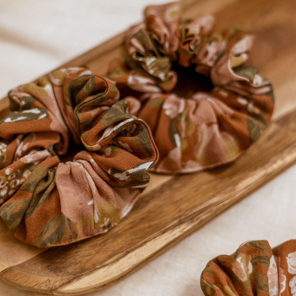 
                      
                        *Wide Scrunchie / Terracotta Floral
                      
                    
