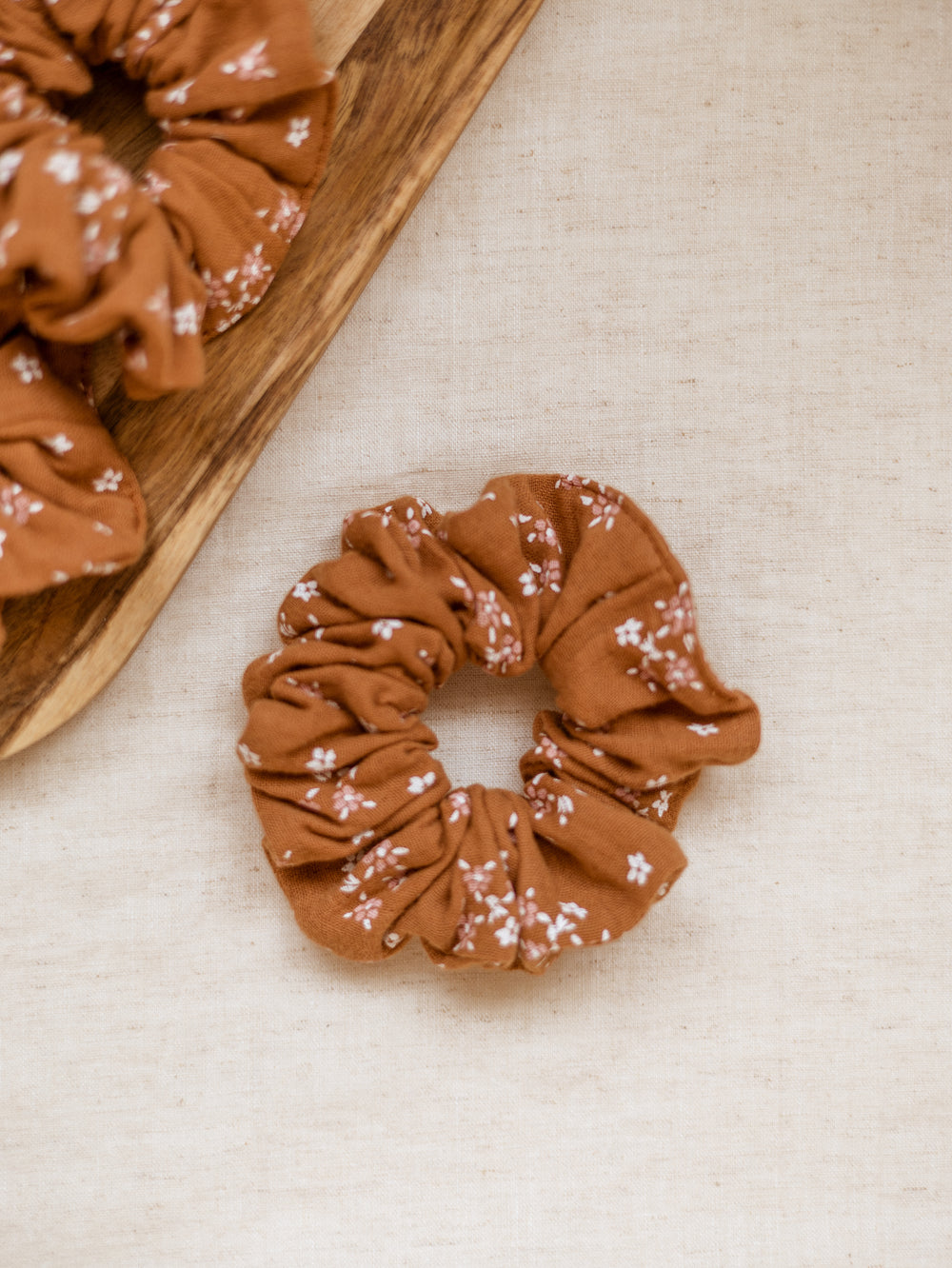 *Wide Scrunchie / Tiny Florals Terracotta