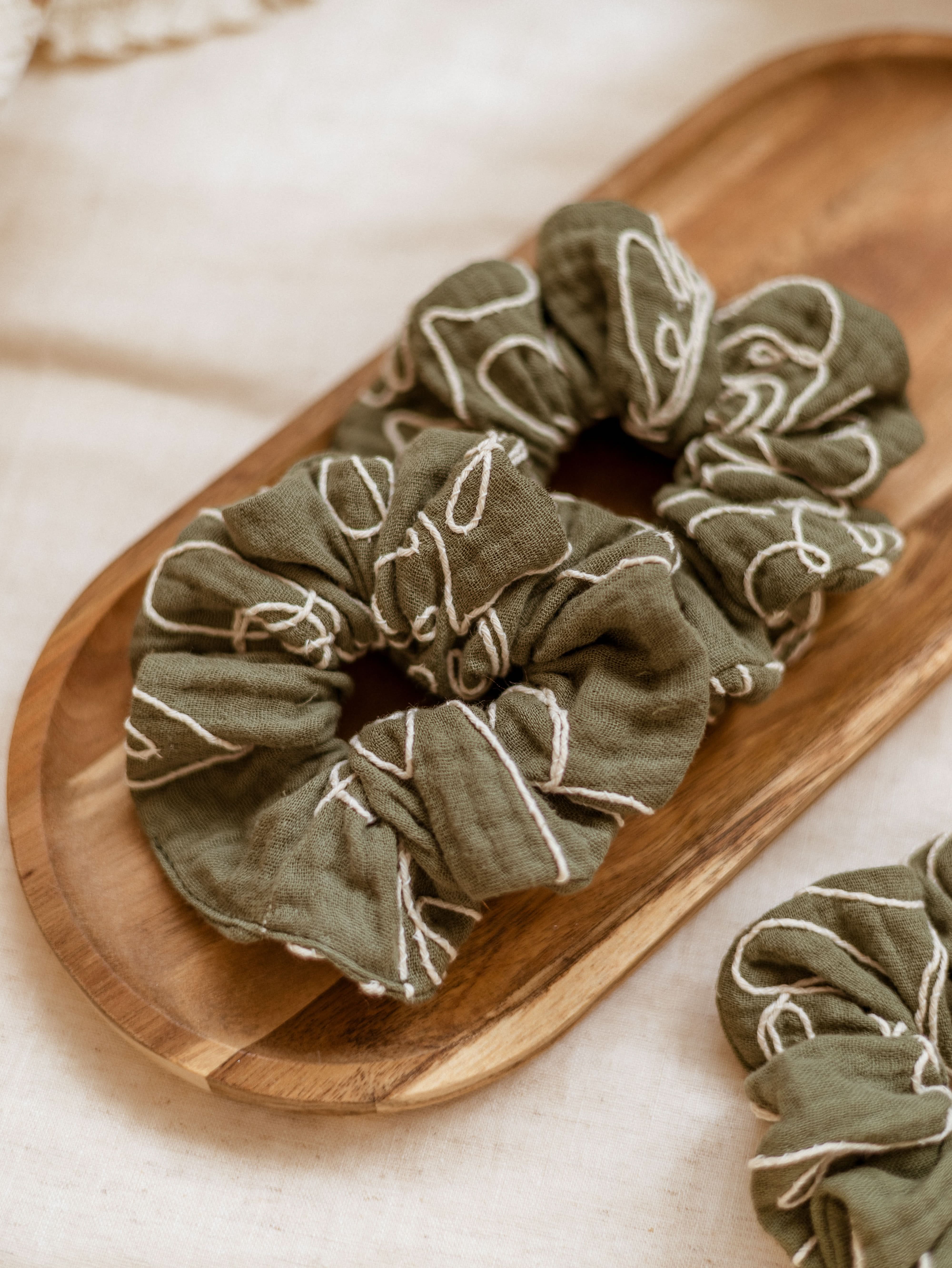 Wide Scrunchie / Embroidered Muslin - Olive – EvelinaApparel