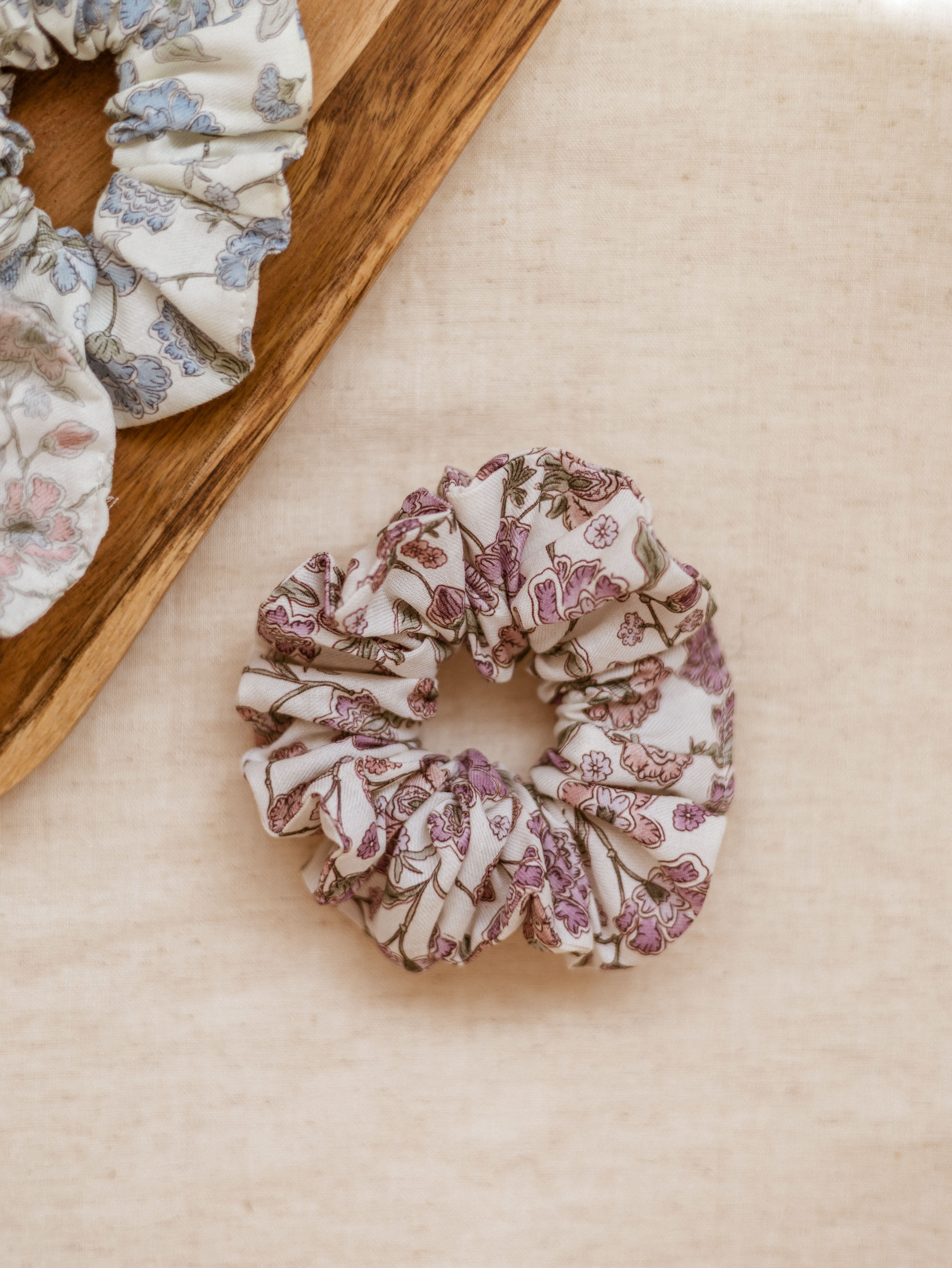 Wide Scrunchie / Paisley - Lilac – EvelinaApparel