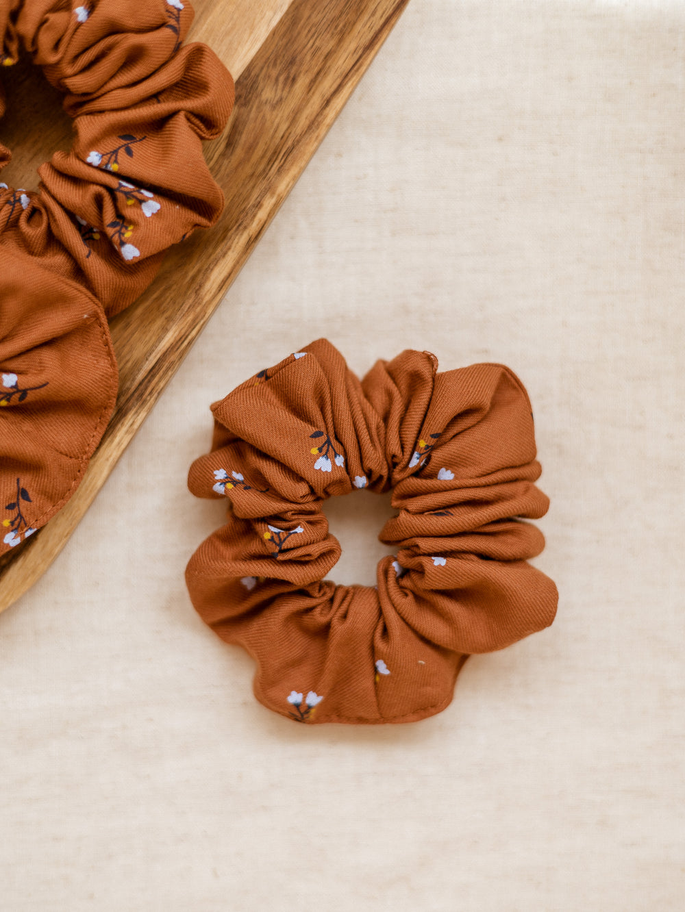 *Wide Scrunchie / Tiny Blue Florals Terracotta