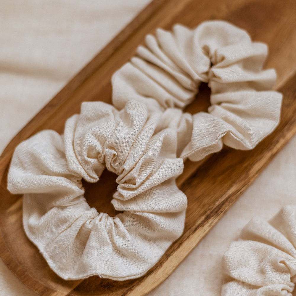 
                      
                        Wide Scrunchie / Linen - Ivory
                      
                    