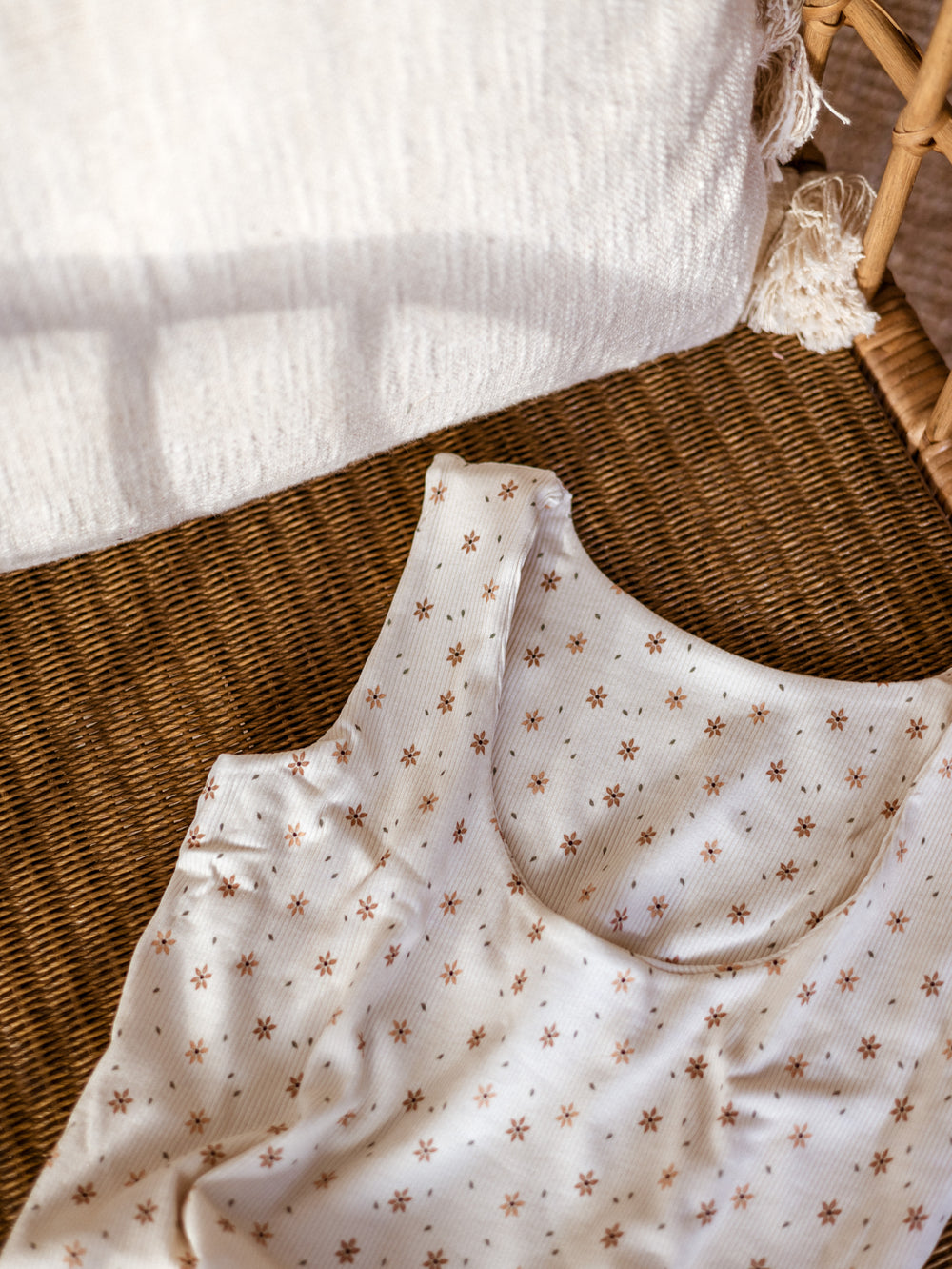 Sleeveless top tiny floral vanilla