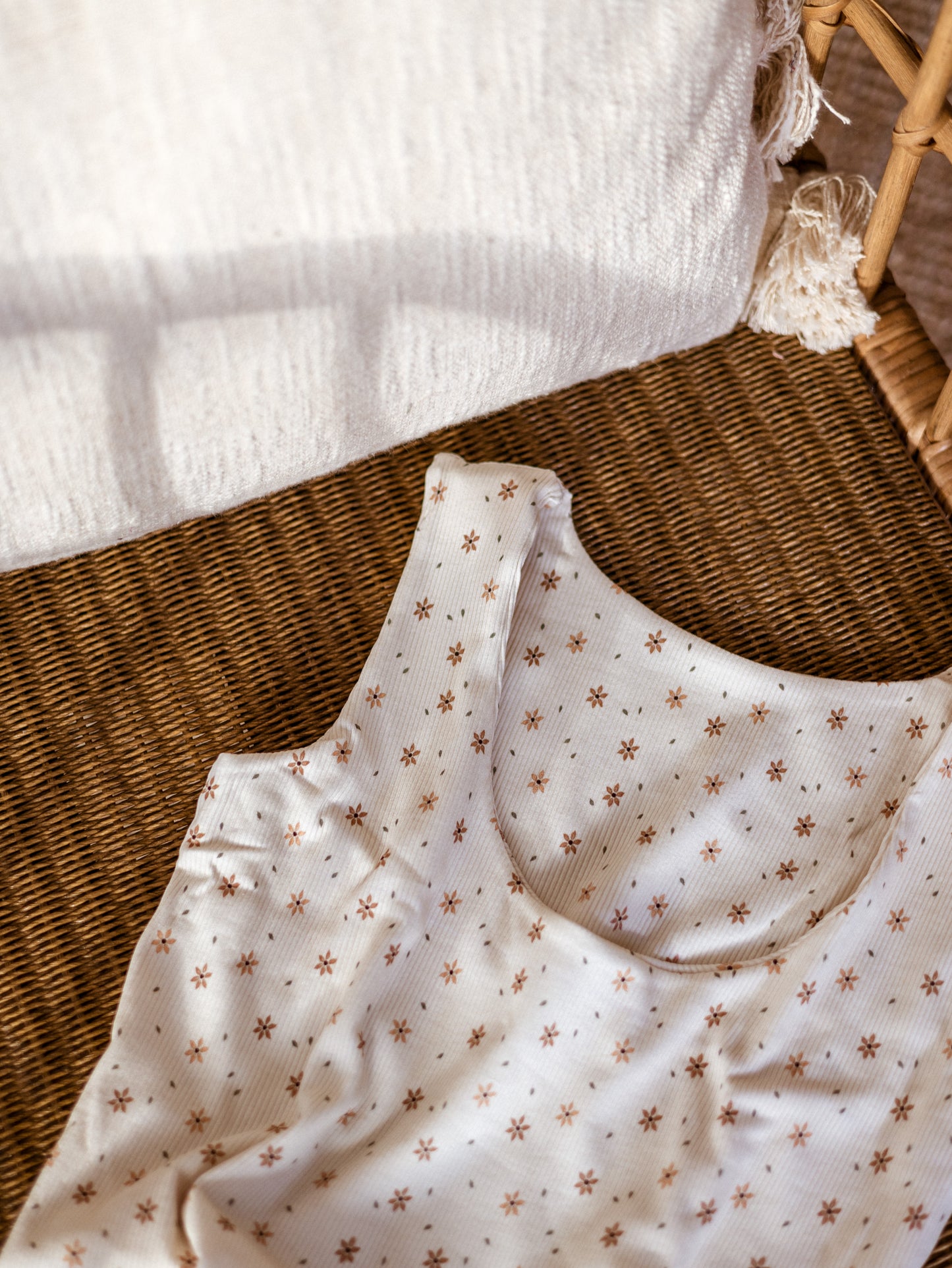 Sleeveless top tiny floral vanilla