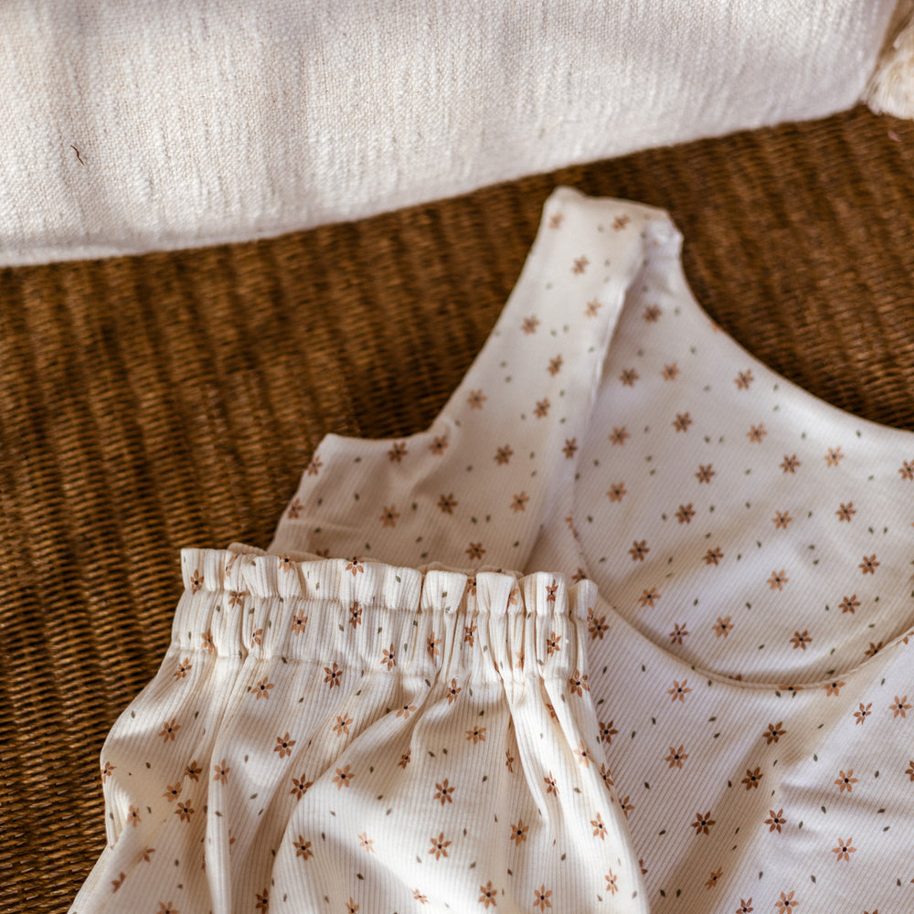 
                      
                        Sleeveless top tiny floral vanilla
                      
                    