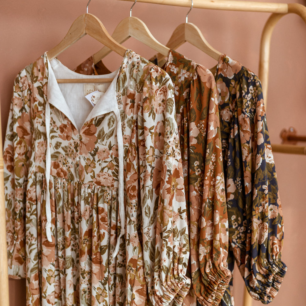 
                      
                        Malani dress / Floral
                      
                    
