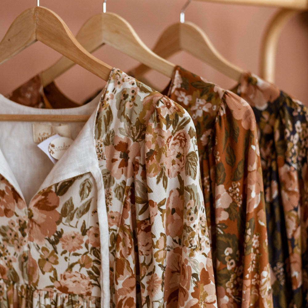 
                      
                        Malani dress / Floral
                      
                    